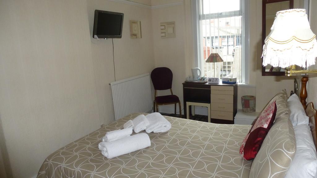 Whitehall Guest House Colwyn Bay Exterior photo