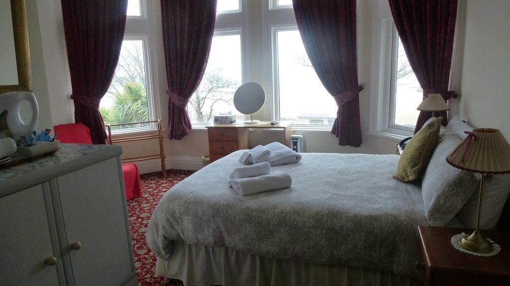 Whitehall Guest House Colwyn Bay Exterior photo